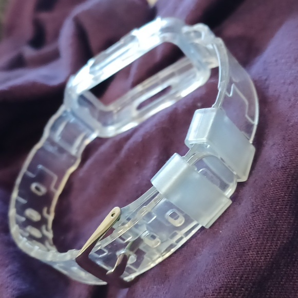 Fitbit Inspire 2 Clear Secure Band - Picture 3 of 3